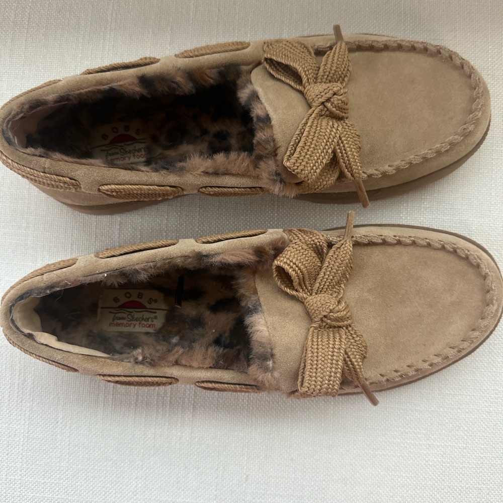 NEW Skechers BOBS Memory Foam Moccasin Slippers Faux Fur Lined Tan Women’s 8 - Picture 3 of 7